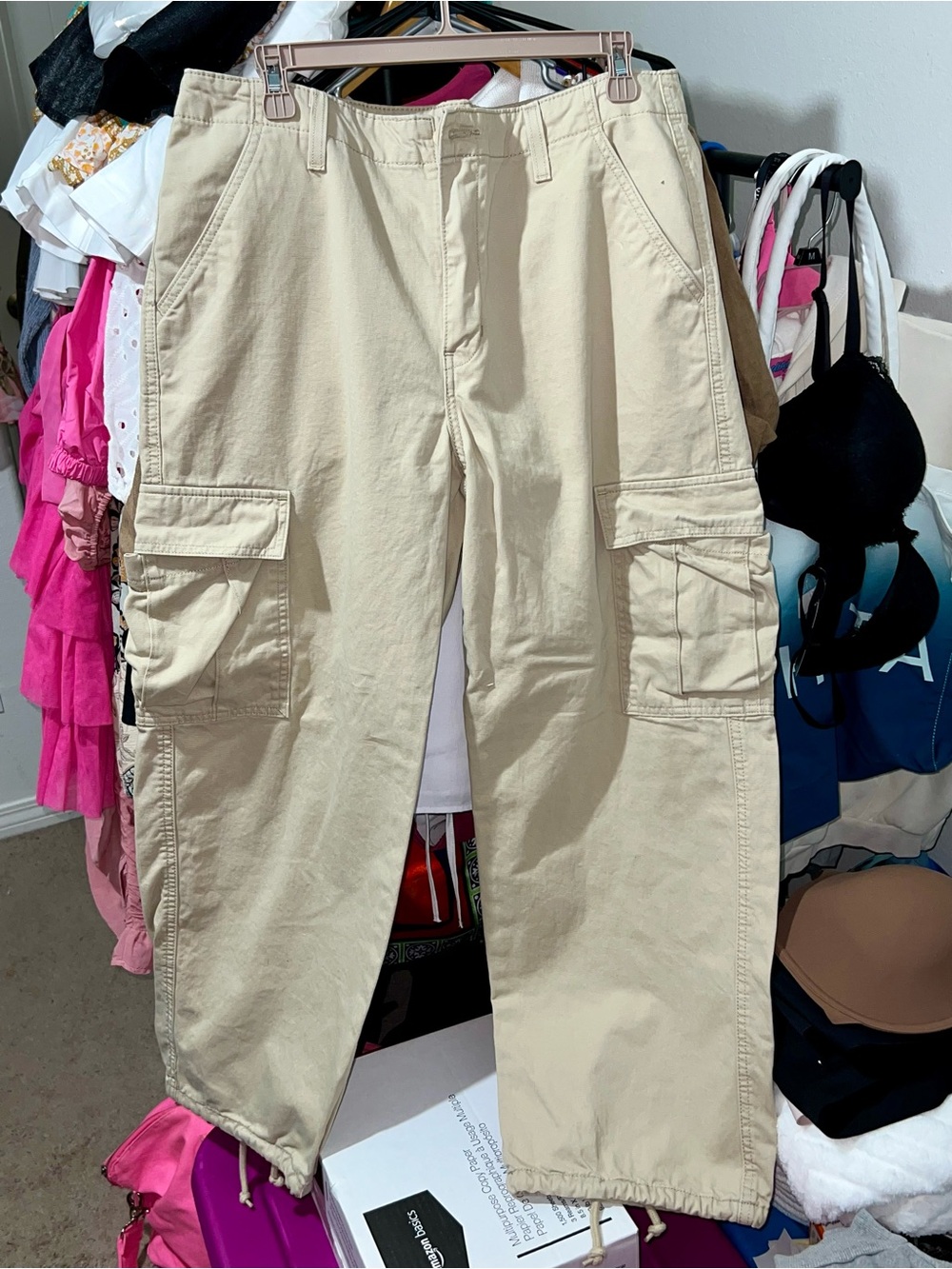 Levi’s Woman’s 94 Baggy Cargo Pants Bundle - Picture 6 of 16